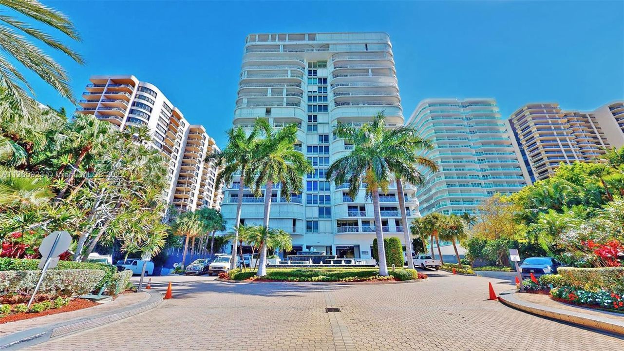 Recently Sold: $2,000,000 (3 beds, 3 baths, 3340 Square Feet)