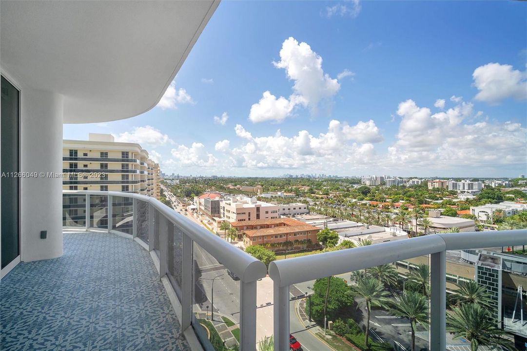Recently Sold: $4,250,000 (3 beds, 3 baths, 2430 Square Feet)