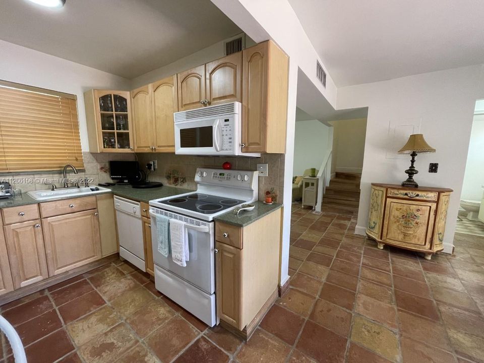 最近售出: $270,000 (3 贝兹, 2 浴室, 1264 平方英尺)