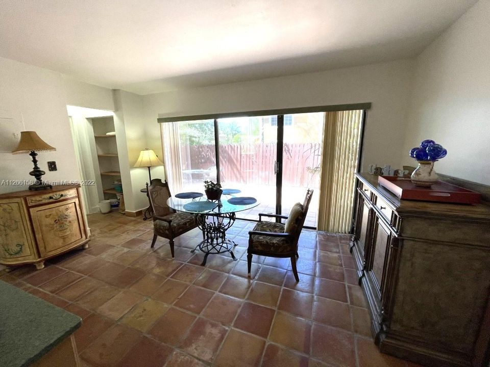 最近售出: $270,000 (3 贝兹, 2 浴室, 1264 平方英尺)