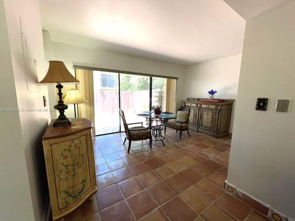 最近售出: $270,000 (3 贝兹, 2 浴室, 1264 平方英尺)