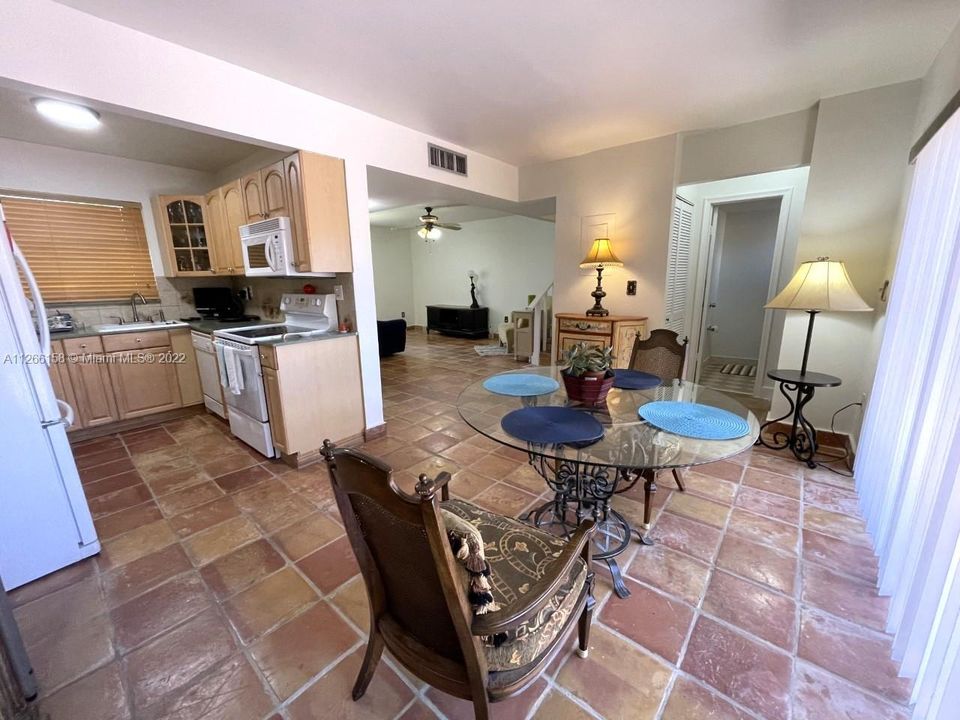 最近售出: $270,000 (3 贝兹, 2 浴室, 1264 平方英尺)