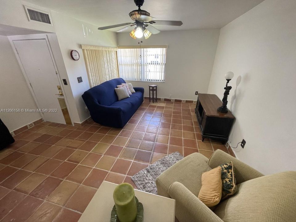 最近售出: $270,000 (3 贝兹, 2 浴室, 1264 平方英尺)