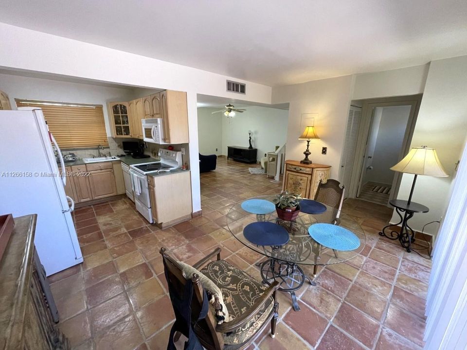 最近售出: $270,000 (3 贝兹, 2 浴室, 1264 平方英尺)