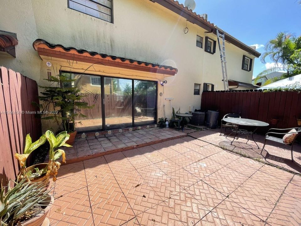 最近售出: $270,000 (3 贝兹, 2 浴室, 1264 平方英尺)