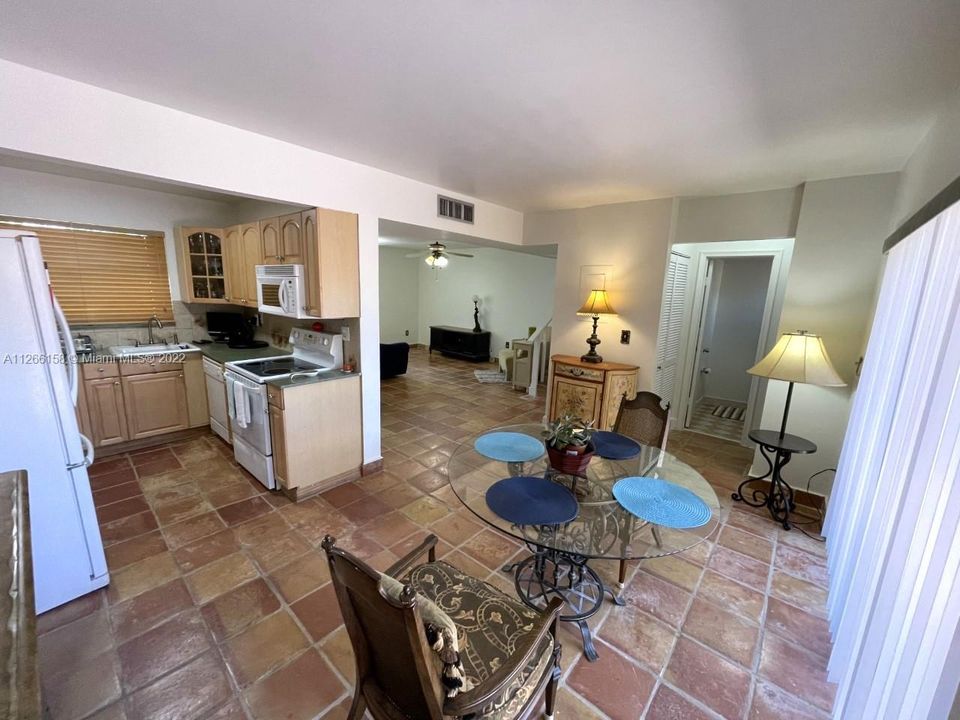 最近售出: $270,000 (3 贝兹, 2 浴室, 1264 平方英尺)