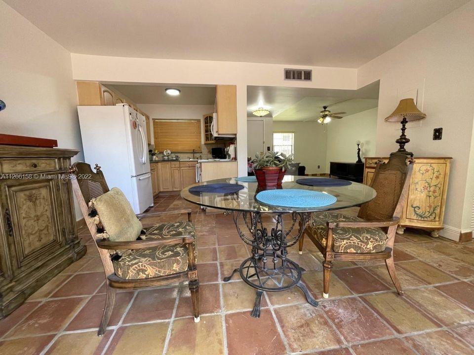 最近售出: $270,000 (3 贝兹, 2 浴室, 1264 平方英尺)