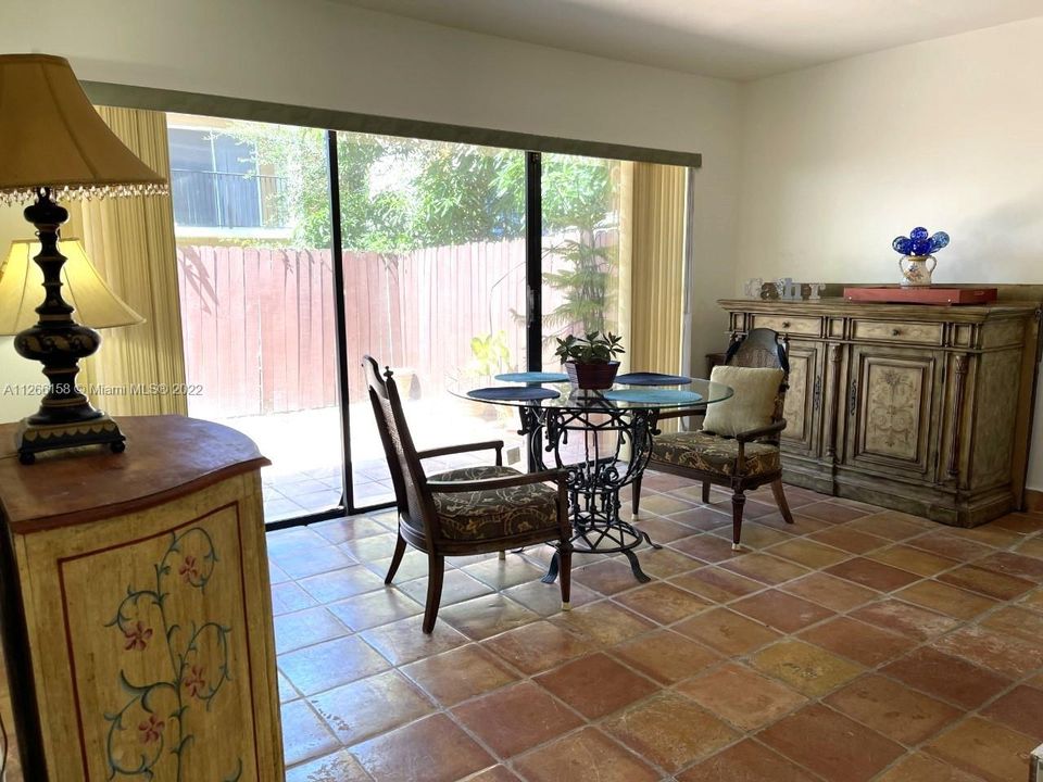 最近售出: $270,000 (3 贝兹, 2 浴室, 1264 平方英尺)