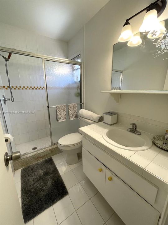 最近售出: $270,000 (3 贝兹, 2 浴室, 1264 平方英尺)