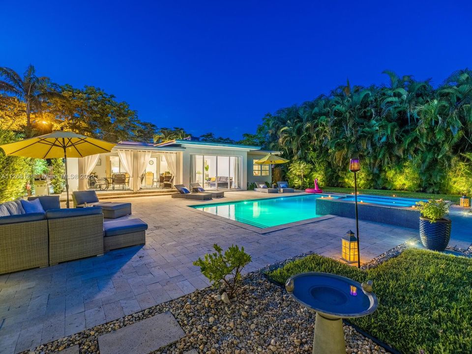 Vendido Recientemente: $1,150,000 (3 camas, 2 baños, 1813 Pies cuadrados)