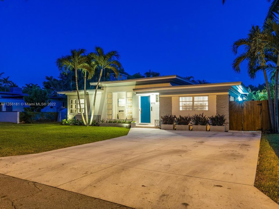 Vendido Recientemente: $1,150,000 (3 camas, 2 baños, 1813 Pies cuadrados)