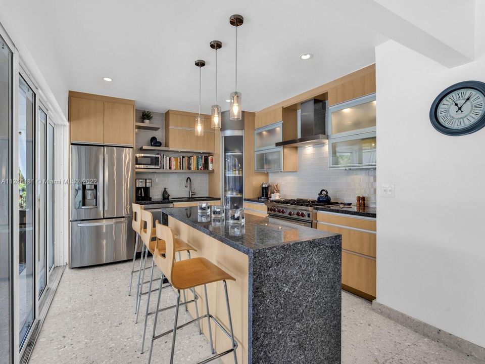 Vendido Recientemente: $1,150,000 (3 camas, 2 baños, 1813 Pies cuadrados)