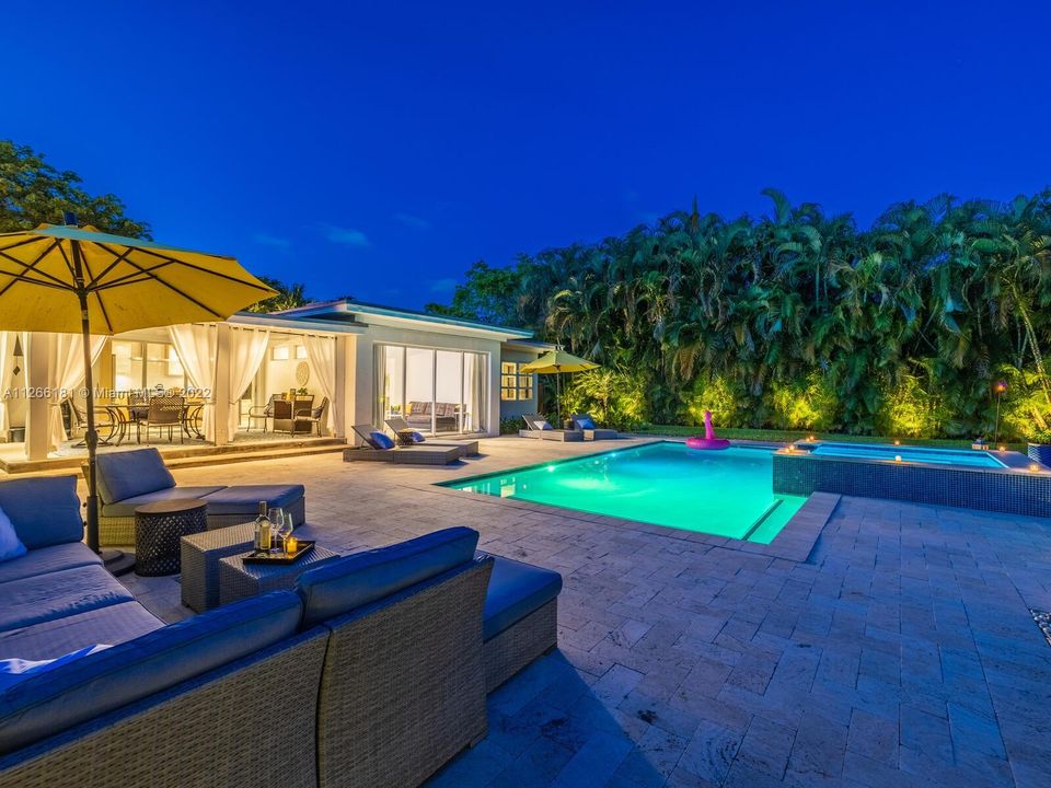 Vendido Recientemente: $1,150,000 (3 camas, 2 baños, 1813 Pies cuadrados)