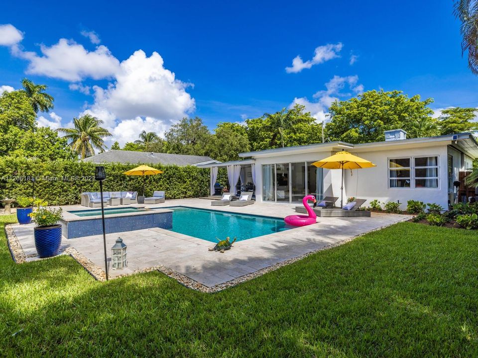 Vendido Recientemente: $1,150,000 (3 camas, 2 baños, 1813 Pies cuadrados)