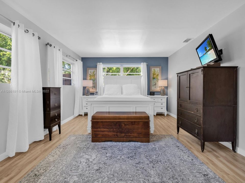 22' Long Main Suite Retreat