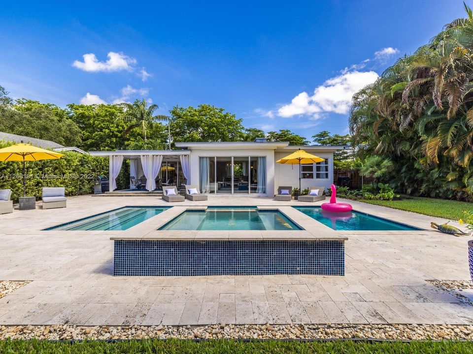 Vendido Recientemente: $1,150,000 (3 camas, 2 baños, 1813 Pies cuadrados)