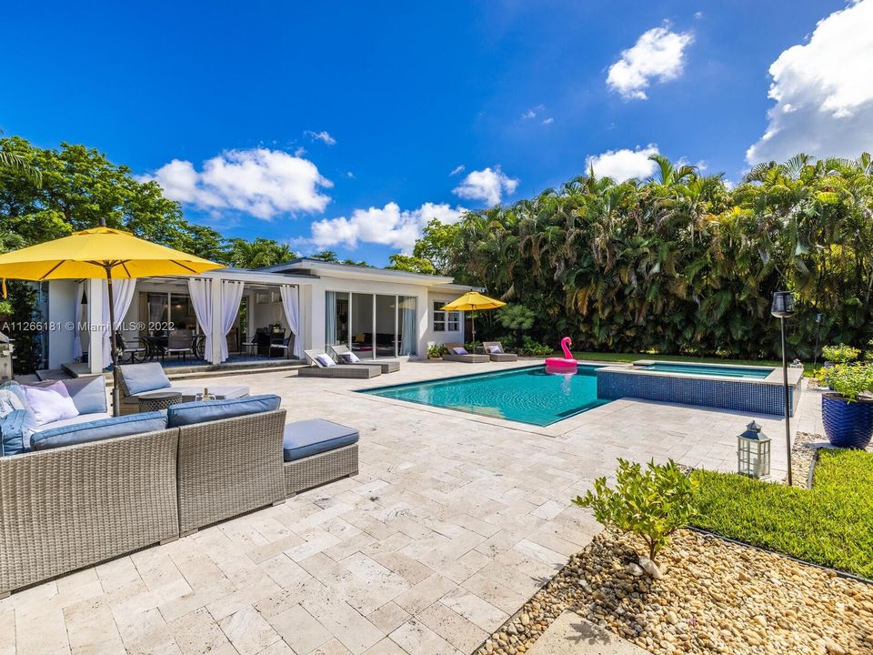 Vendido Recientemente: $1,150,000 (3 camas, 2 baños, 1813 Pies cuadrados)