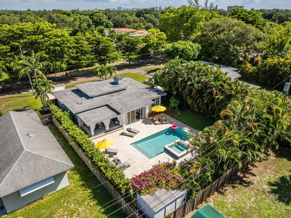 Vendido Recientemente: $1,150,000 (3 camas, 2 baños, 1813 Pies cuadrados)