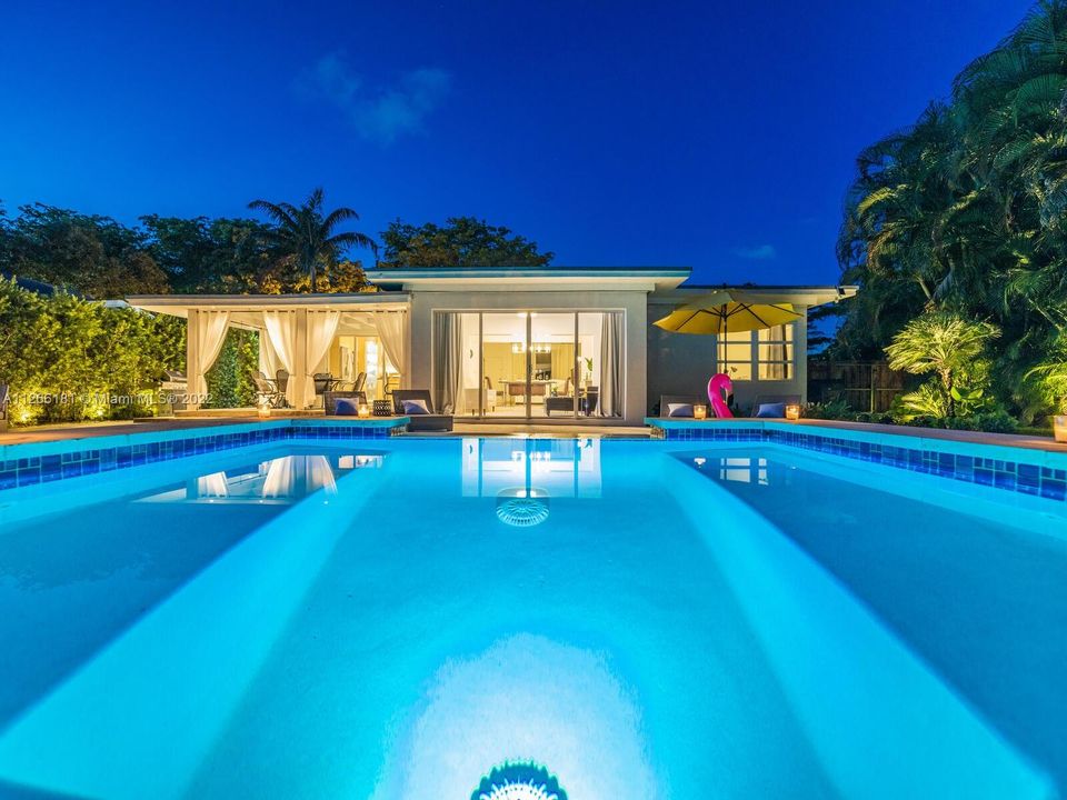 Vendido Recientemente: $1,150,000 (3 camas, 2 baños, 1813 Pies cuadrados)