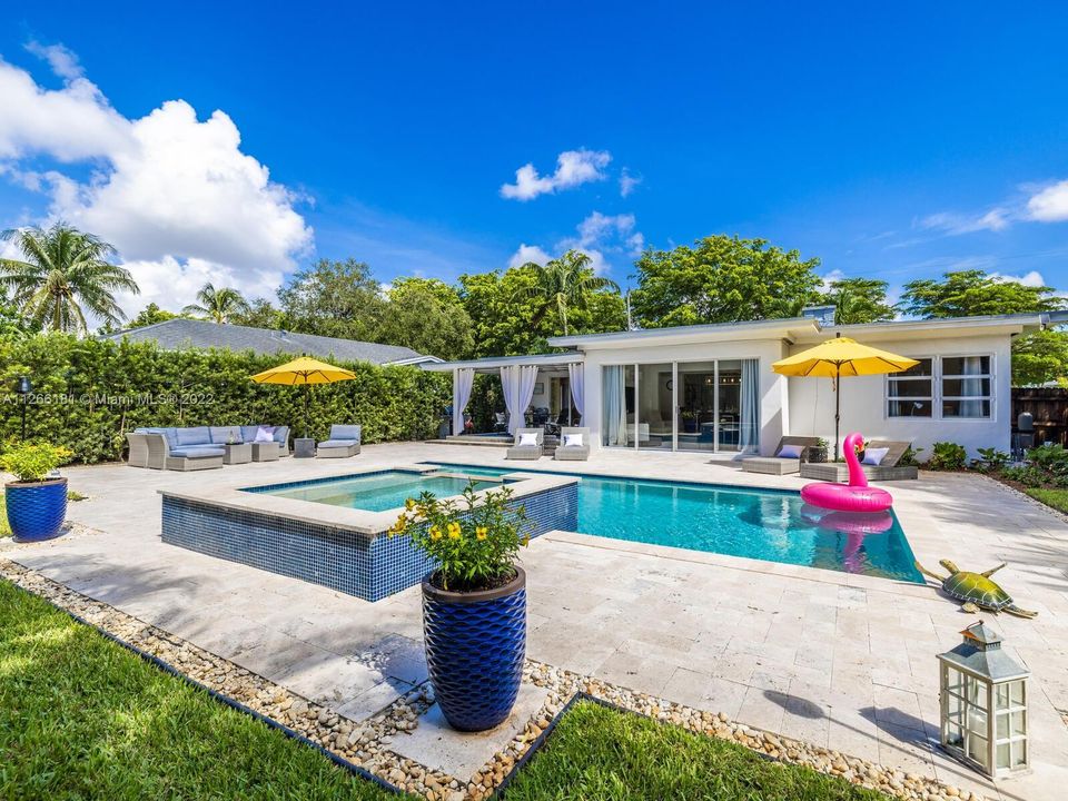 Vendido Recientemente: $1,150,000 (3 camas, 2 baños, 1813 Pies cuadrados)