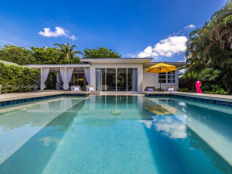 Vendido Recientemente: $1,150,000 (3 camas, 2 baños, 1813 Pies cuadrados)