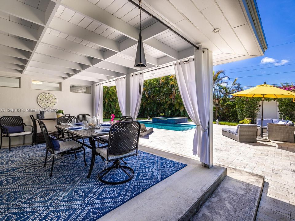 Vendido Recientemente: $1,150,000 (3 camas, 2 baños, 1813 Pies cuadrados)