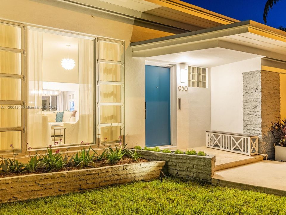 Vendido Recientemente: $1,150,000 (3 camas, 2 baños, 1813 Pies cuadrados)