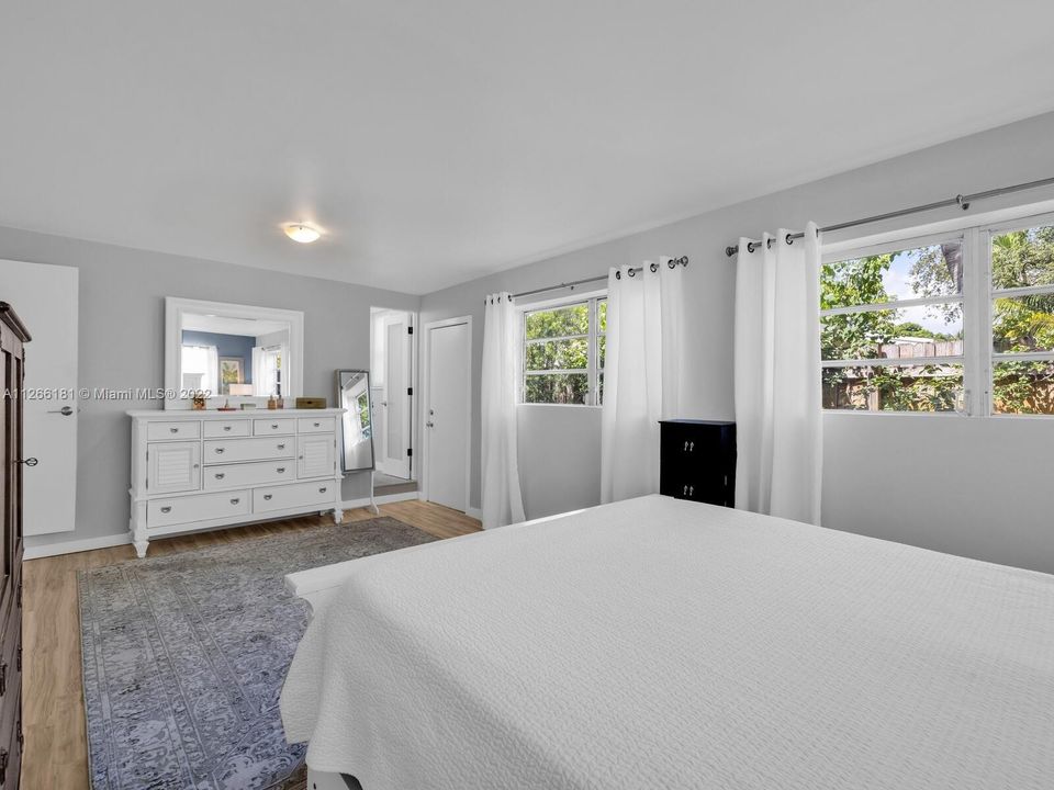 Vendido Recientemente: $1,150,000 (3 camas, 2 baños, 1813 Pies cuadrados)