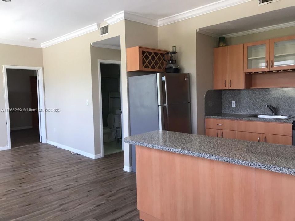 Vendido Recientemente: $349,000 (2 camas, 1 baños, 700 Pies cuadrados)