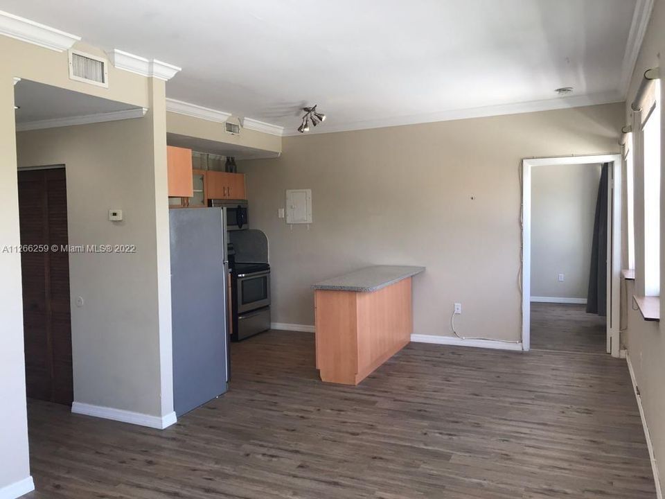 Recently Sold: $349,000 (2 beds, 1 baths, 700 Square Feet)