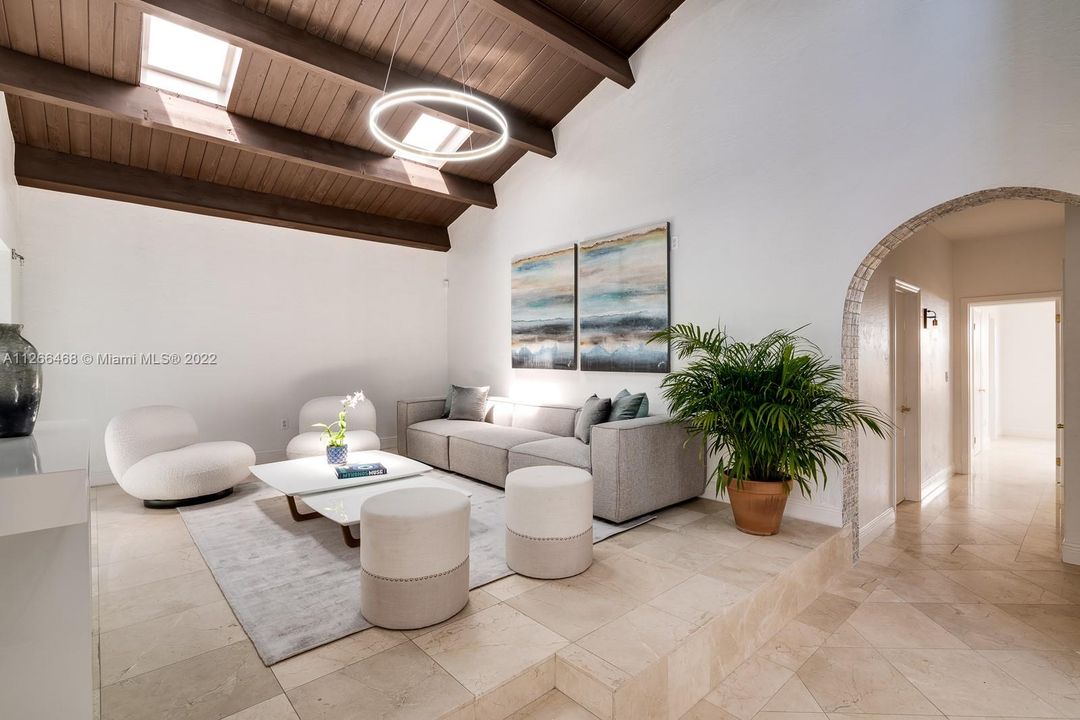 Recently Sold: $4,625,000 (5 beds, 5 baths, 3868 Square Feet)