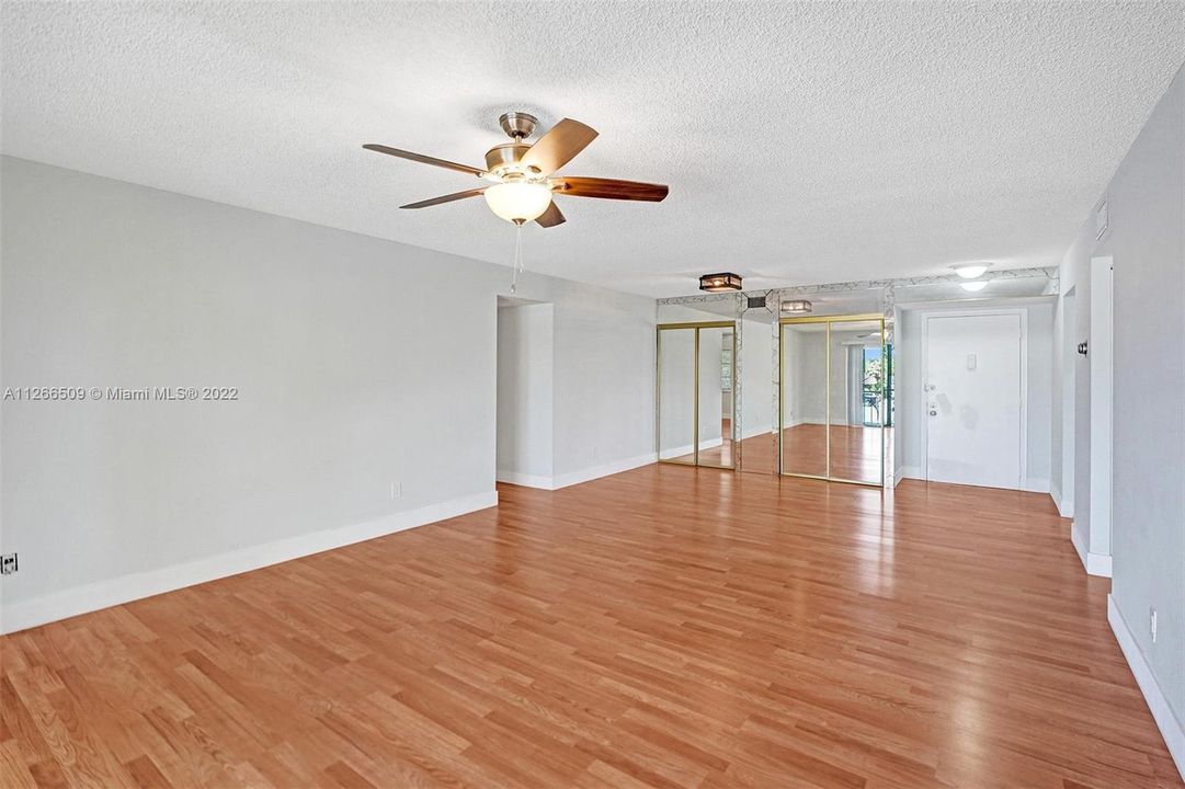 Recently Sold: $149,000 (2 beds, 2 baths, 1160 Square Feet)