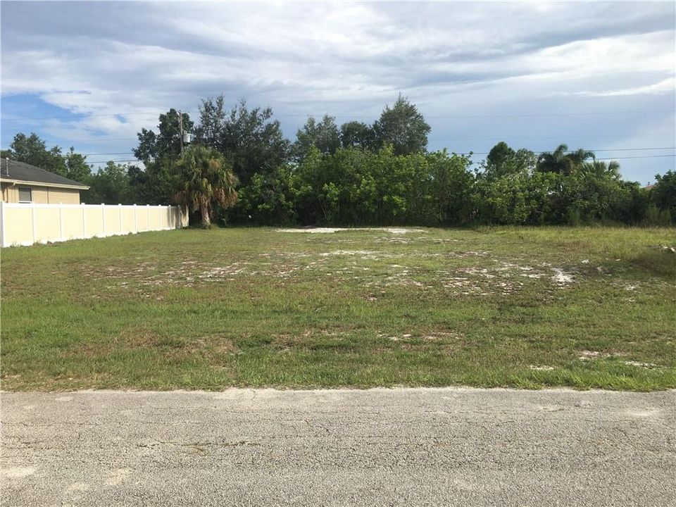 Activo con contrato: $118,500 (0.23 acres)