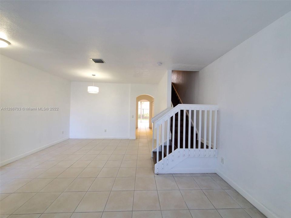 Recently Rented: $2,900 (3 beds, 2 baths, 1450 Square Feet)