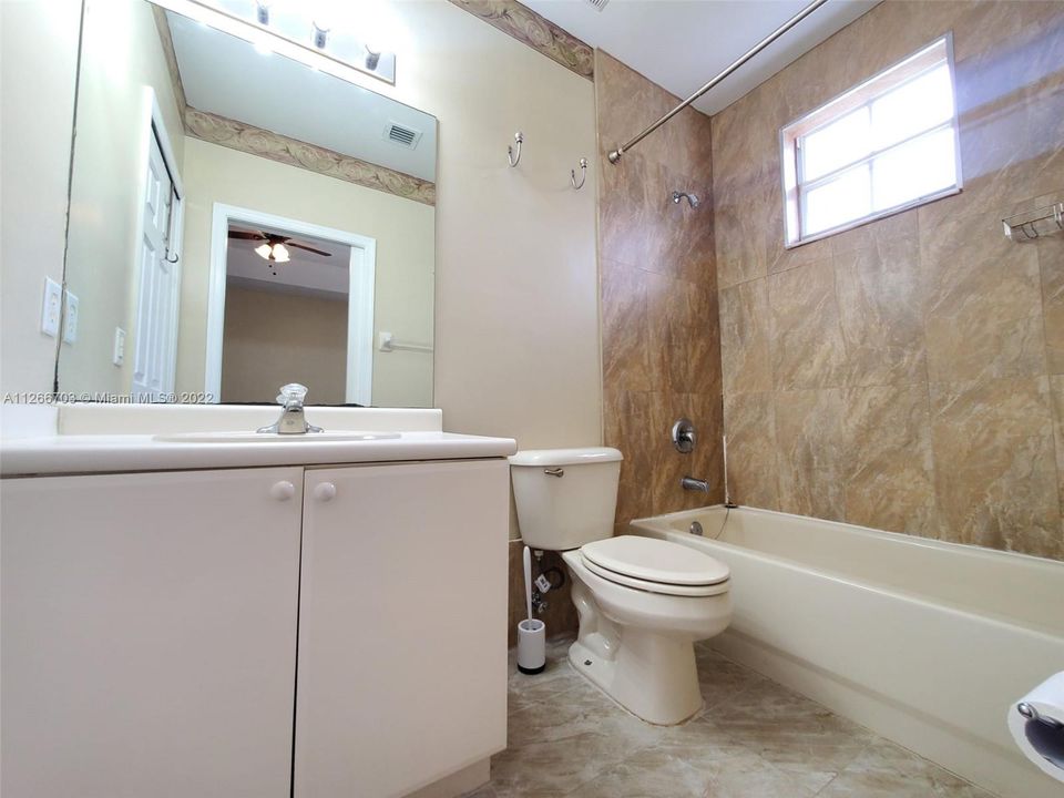 最近租的: $2,900 (3 贝兹, 2 浴室, 1450 平方英尺)