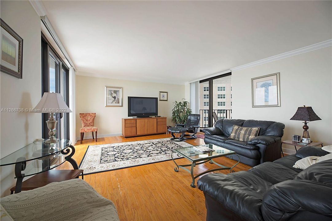 Recently Rented: $5,500 (2 beds, 2 baths, 1520 Square Feet)