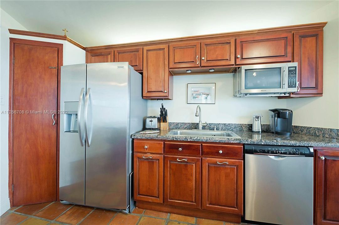 Recently Rented: $5,500 (2 beds, 2 baths, 1520 Square Feet)