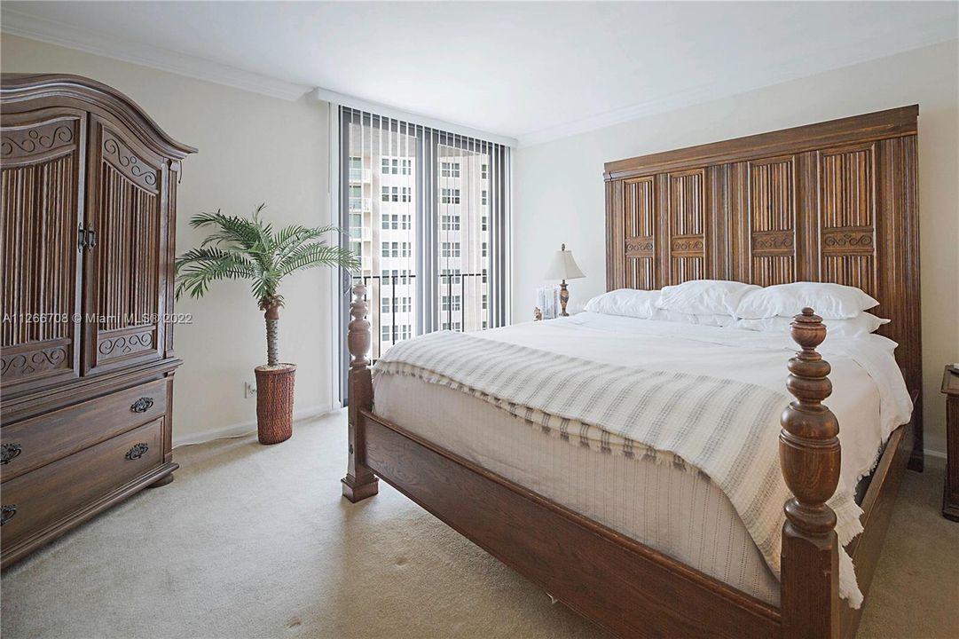 Recently Rented: $5,500 (2 beds, 2 baths, 1520 Square Feet)