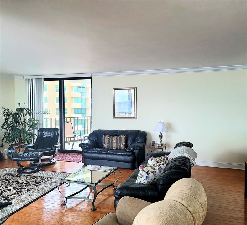 Recently Rented: $5,500 (2 beds, 2 baths, 1520 Square Feet)