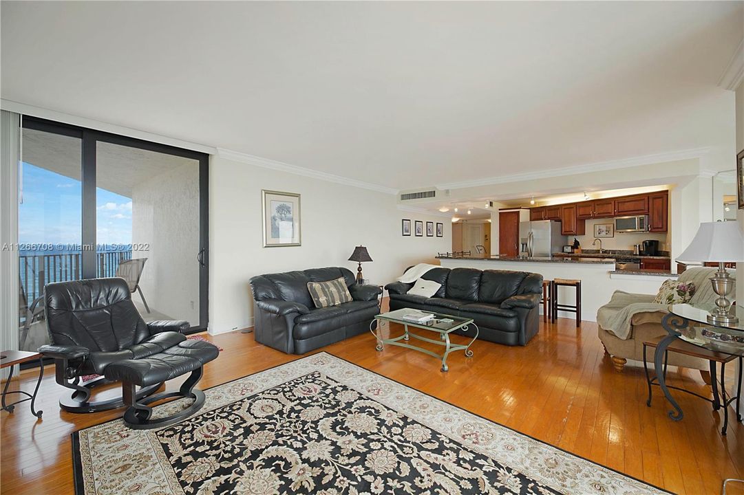 Recently Rented: $5,500 (2 beds, 2 baths, 1520 Square Feet)