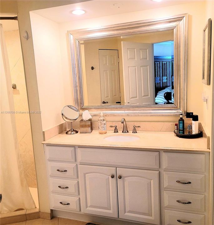 Recently Rented: $5,500 (2 beds, 2 baths, 1520 Square Feet)