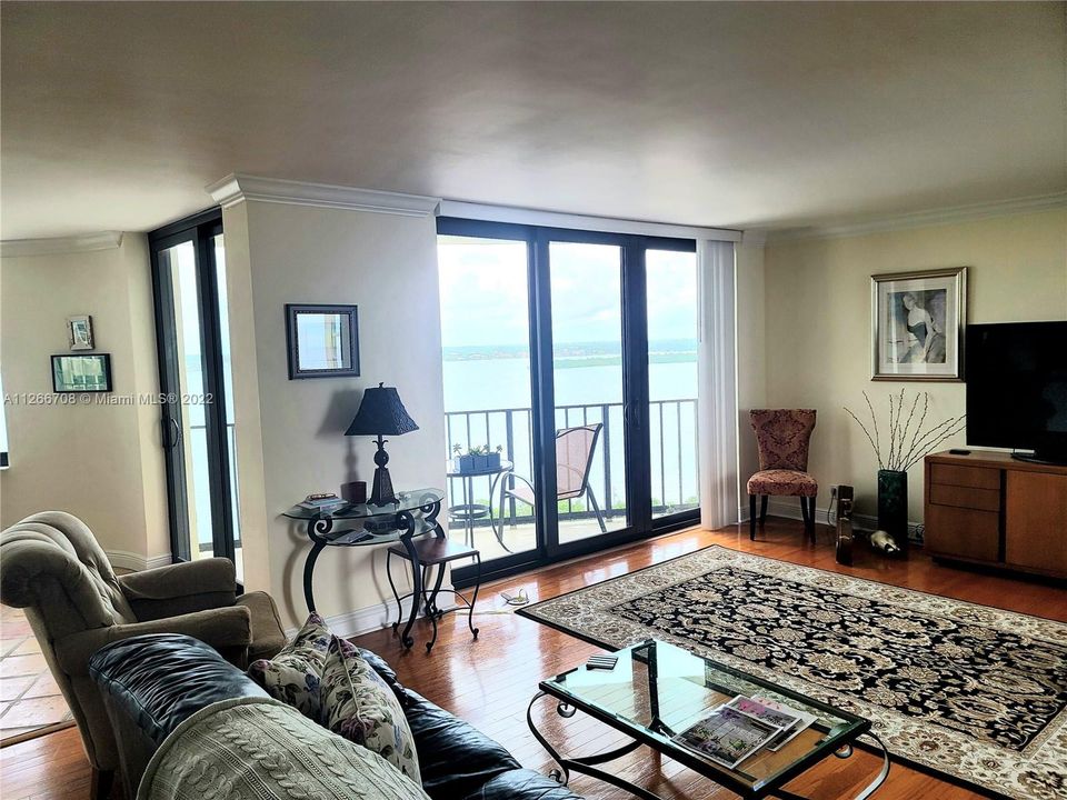 Recently Rented: $5,500 (2 beds, 2 baths, 1520 Square Feet)