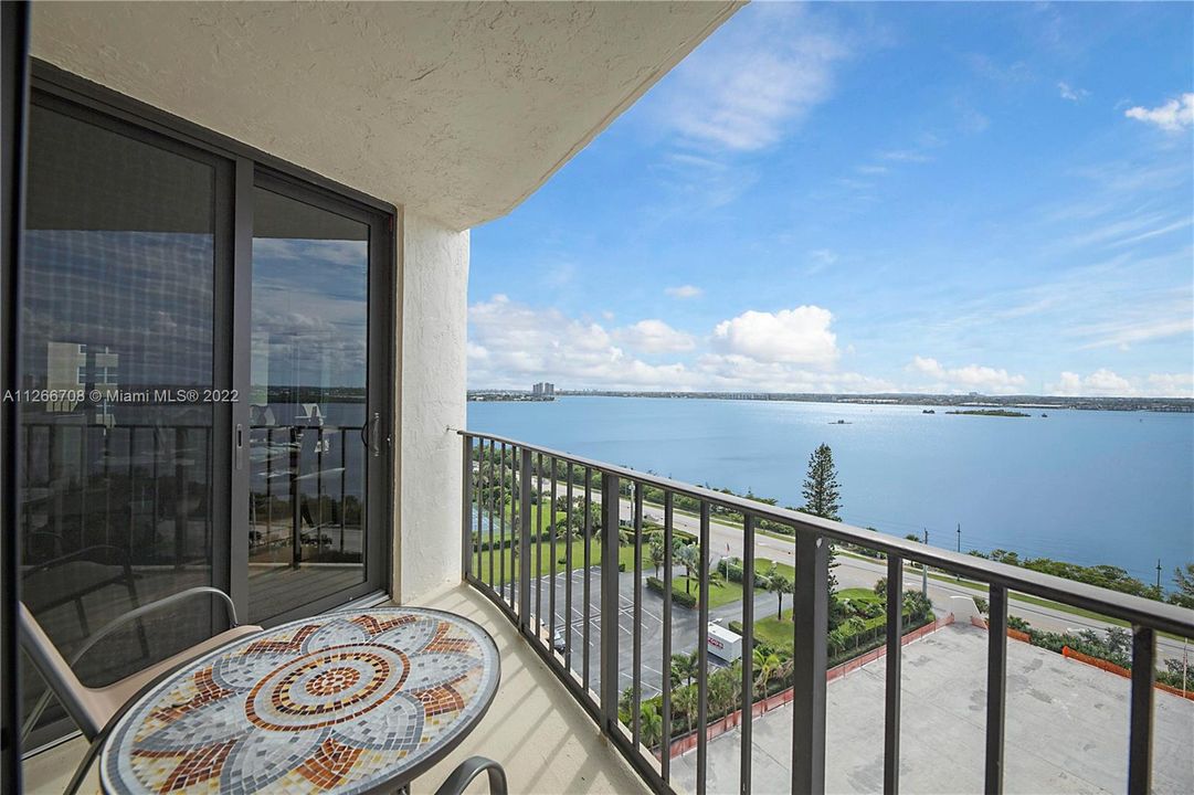 Recently Rented: $5,500 (2 beds, 2 baths, 1520 Square Feet)
