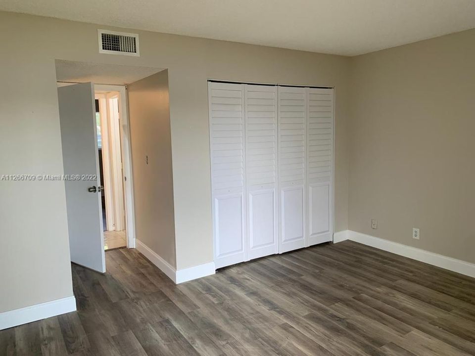 Recently Sold: $195,000 (2 beds, 1 baths, 832 Square Feet)