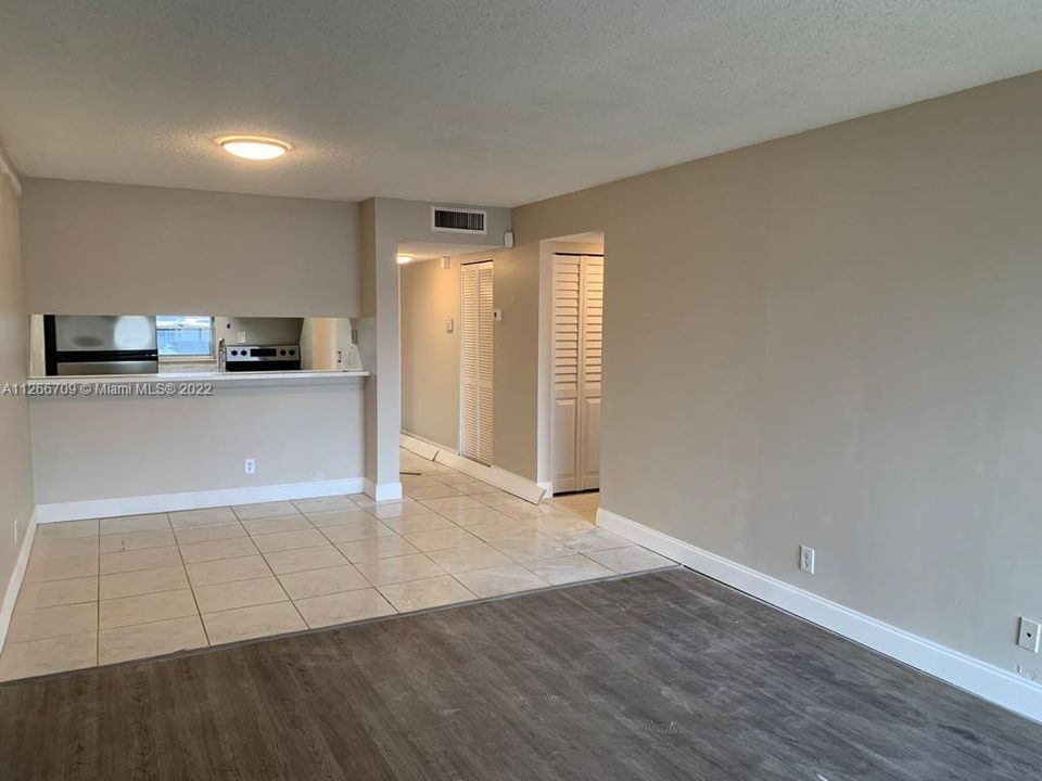 Recently Sold: $195,000 (2 beds, 1 baths, 832 Square Feet)