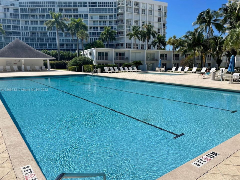 Recently Sold: $1,600,000 (2 beds, 2 baths, 1875 Square Feet)