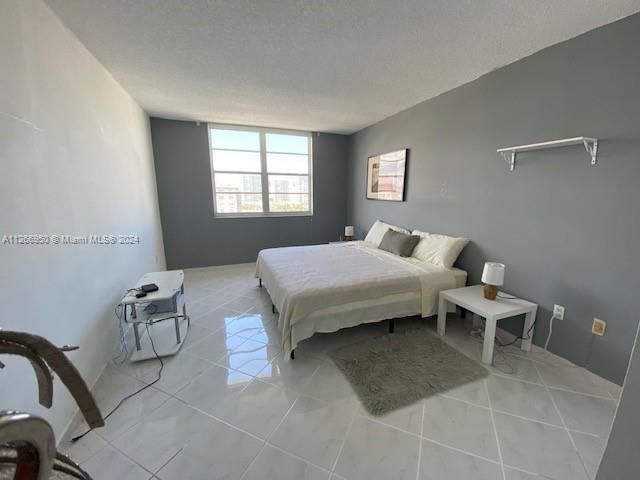 Active With Contract: $275,000 (1 beds, 1 baths, 762 Square Feet)