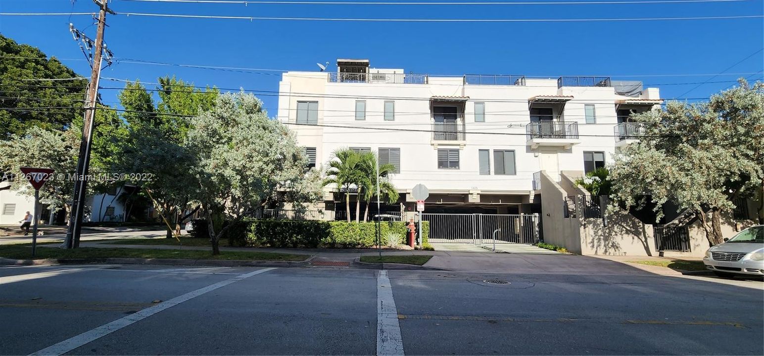 Recently Sold: $829,000 (2 beds, 2 baths, 1848 Square Feet)
