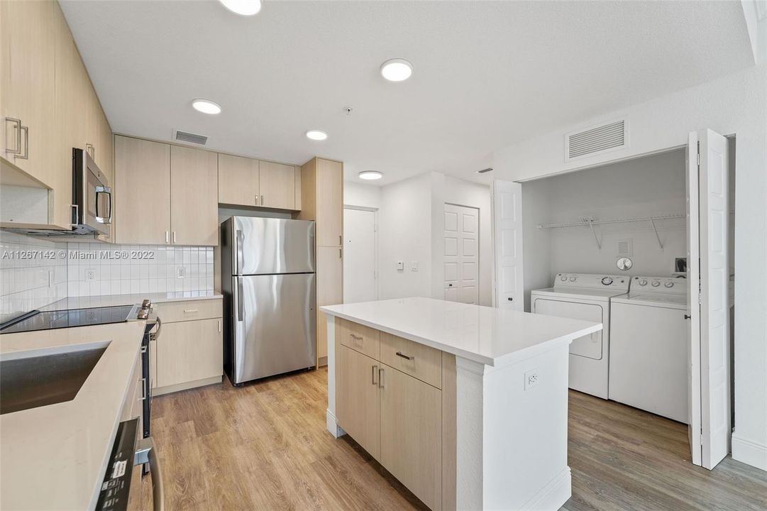 Recently Rented: $3,096 (2 beds, 2 baths, 1470 Square Feet)