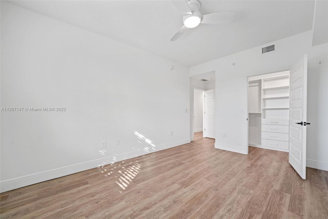 Recently Rented: $3,121 (2 beds, 2 baths, 1470 Square Feet)